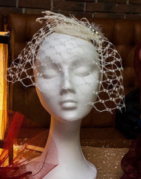 Fascinator White Snow cu voaleta si perla