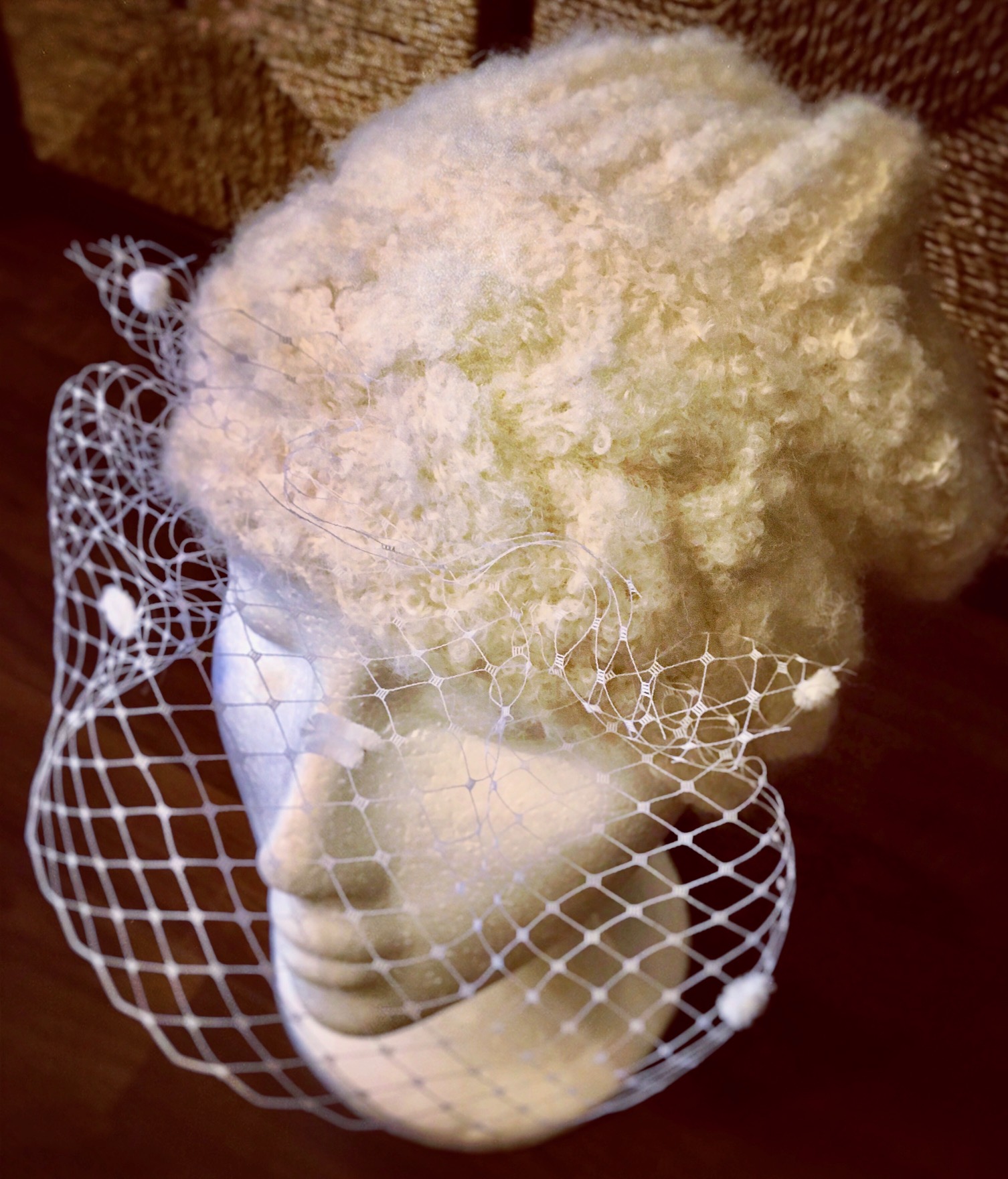 Fes Snow White din alpaca cu voaleta