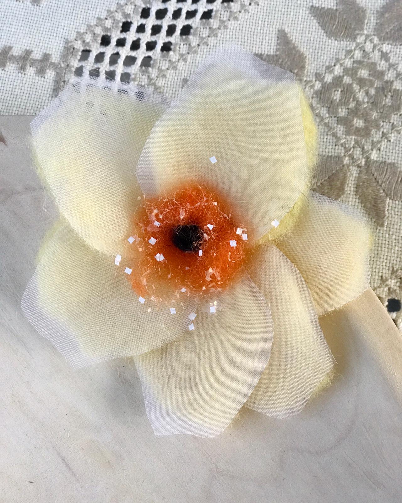 Brosa Narcisa Galbena