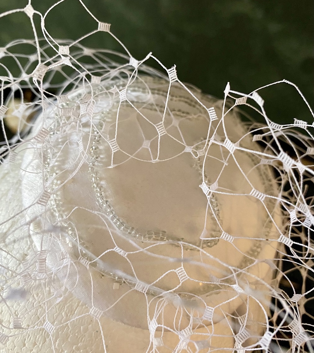 Detaliu fascinator handmade Bella